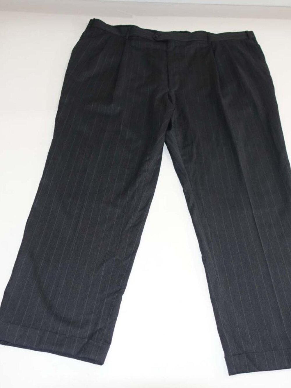 Jos. A. Bank Men's Pinstripe 2 Button Suit Size 50 Regular 46 x 30 Charcoal Gray - Picture 2 of 13